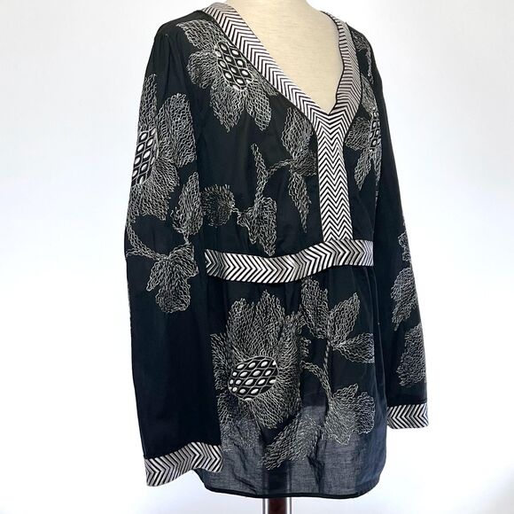 Lane Bryant Plus Black V-Neck Tie Back Top with Embroidery 18 - Picture 4 of 7